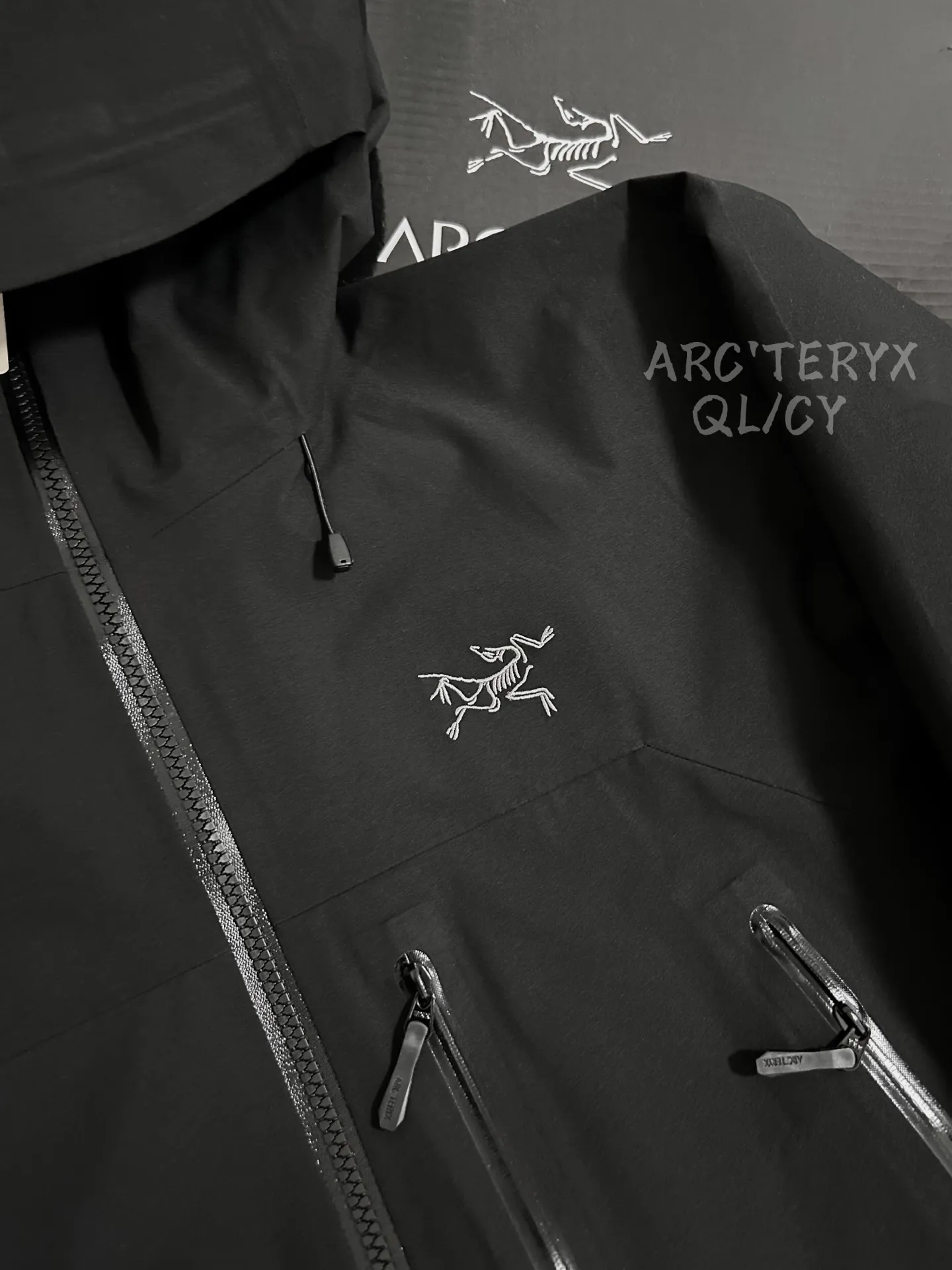B 01 ARC/BETA SV（2026New Arrival）Black ！ ！ Beta SV Wear-Resistant ：2026New Arrival 100D 3L GORE-TEX Pro e PE ， Wear-Resistant， 。 MICRO-GRID® ， Breathable 。 ： Beta Series ， ， ， 。 Storm Hood™ 、 ， WATERTIGHT ， 。 RECCO® ， 。 ， 。 Beta SV ，Severe Weather 。 GORE-TEX Pro e PE Breathable ， 100D ， Wear-Resistant， 、 、 。 、 RECCO ， ； 、 、 Breathable ， 、 ， 。 ， ， ， 。 ， 。 、 ， 。 Beta SV， 。 Breathable ， ， ， 。 ， ， 。 ：Black， ， ，